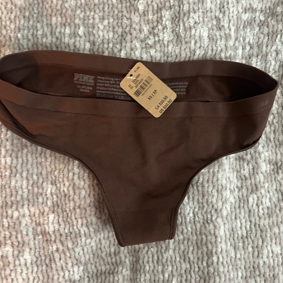 NEW xs VS PINK thongs - Picture 5 of 5